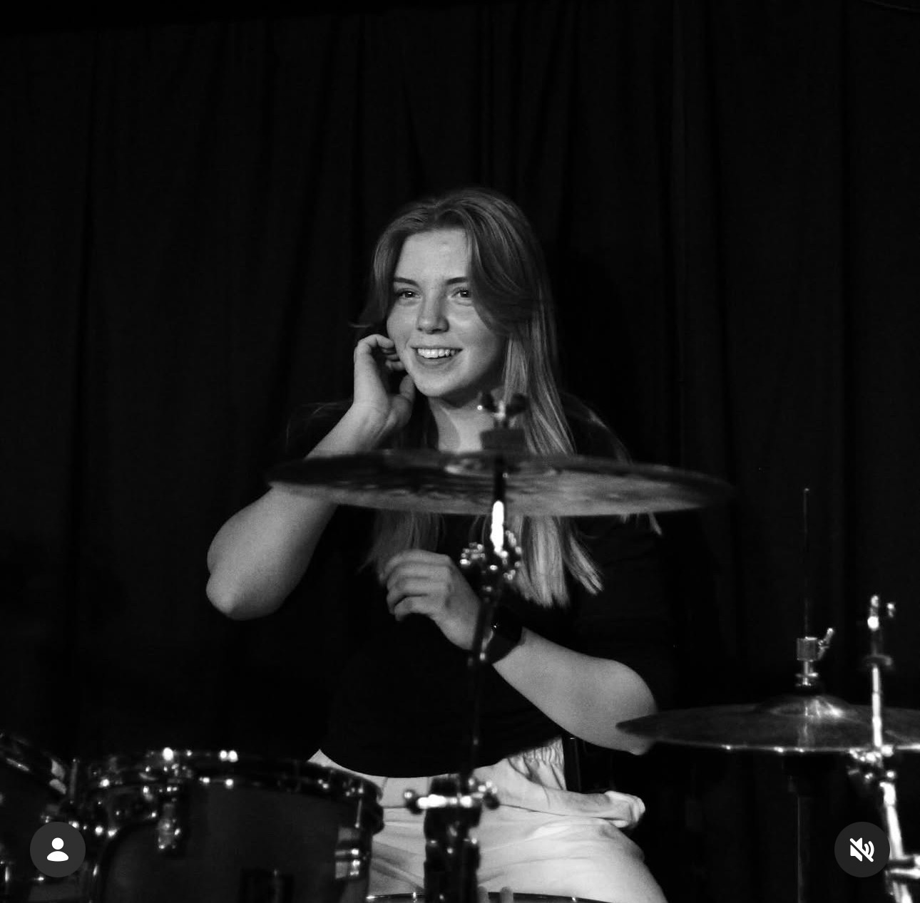 Aeryn on stage with a vintage microphone